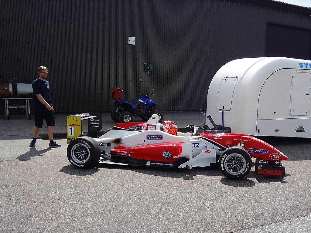 Nicolai Sylvest klar til at rulle ud på banen under testen